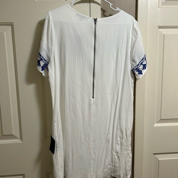 Lulu’s Tale to Tell Blue and Ivory Embroidered Shift Dress.  New with Tags - Picture 4 of 4